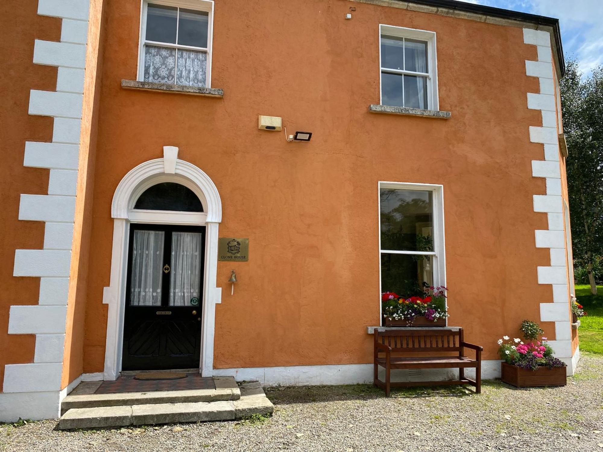 Clone Country House Aughrim Esterno foto The front door of the old schoolhouse