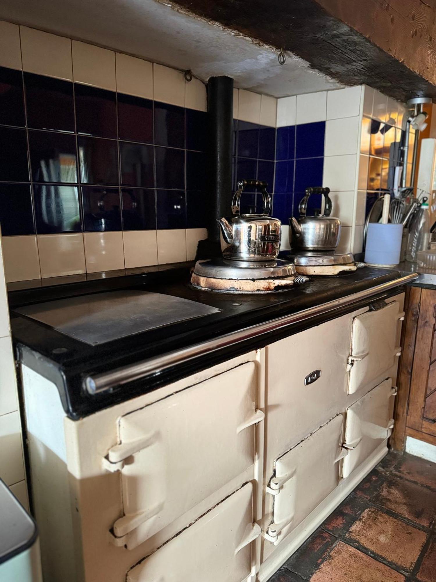 Clone Country House Aughrim Esterno foto A typical AGA cooker