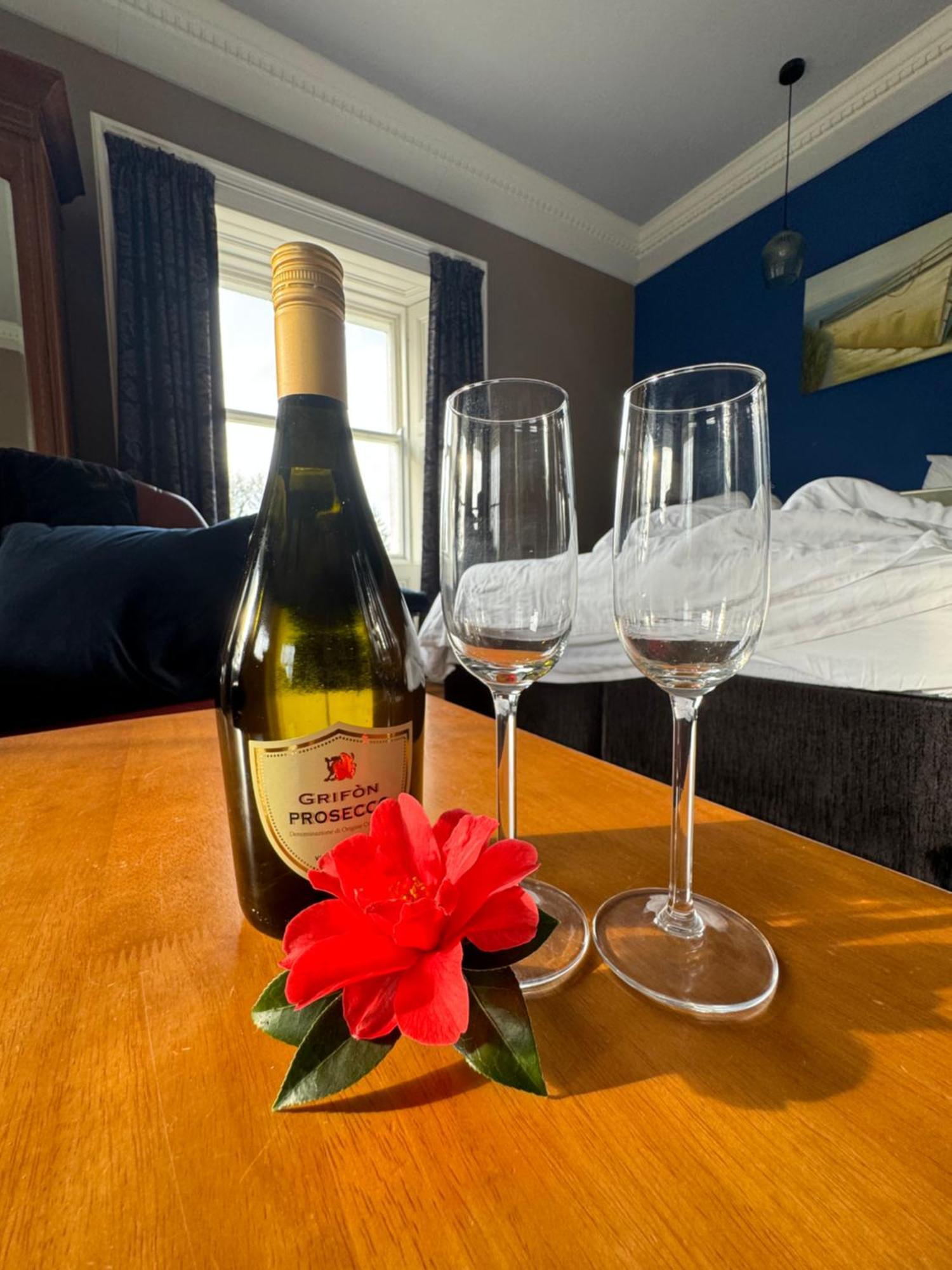 Clone Country House Aughrim Esterno foto A bottle of Prosecco DOC
