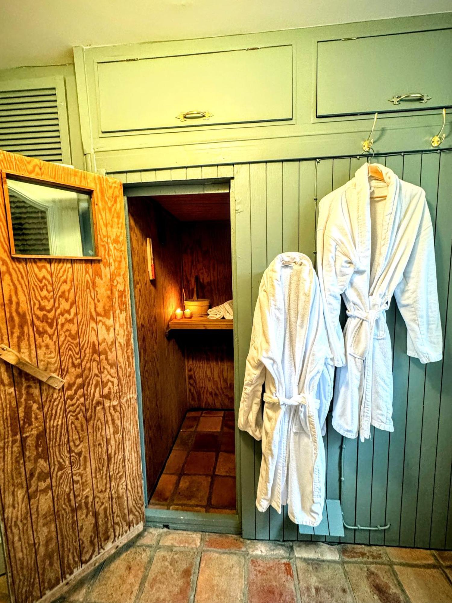 Clone Country House Aughrim Esterno foto A traditional Japanese onsen