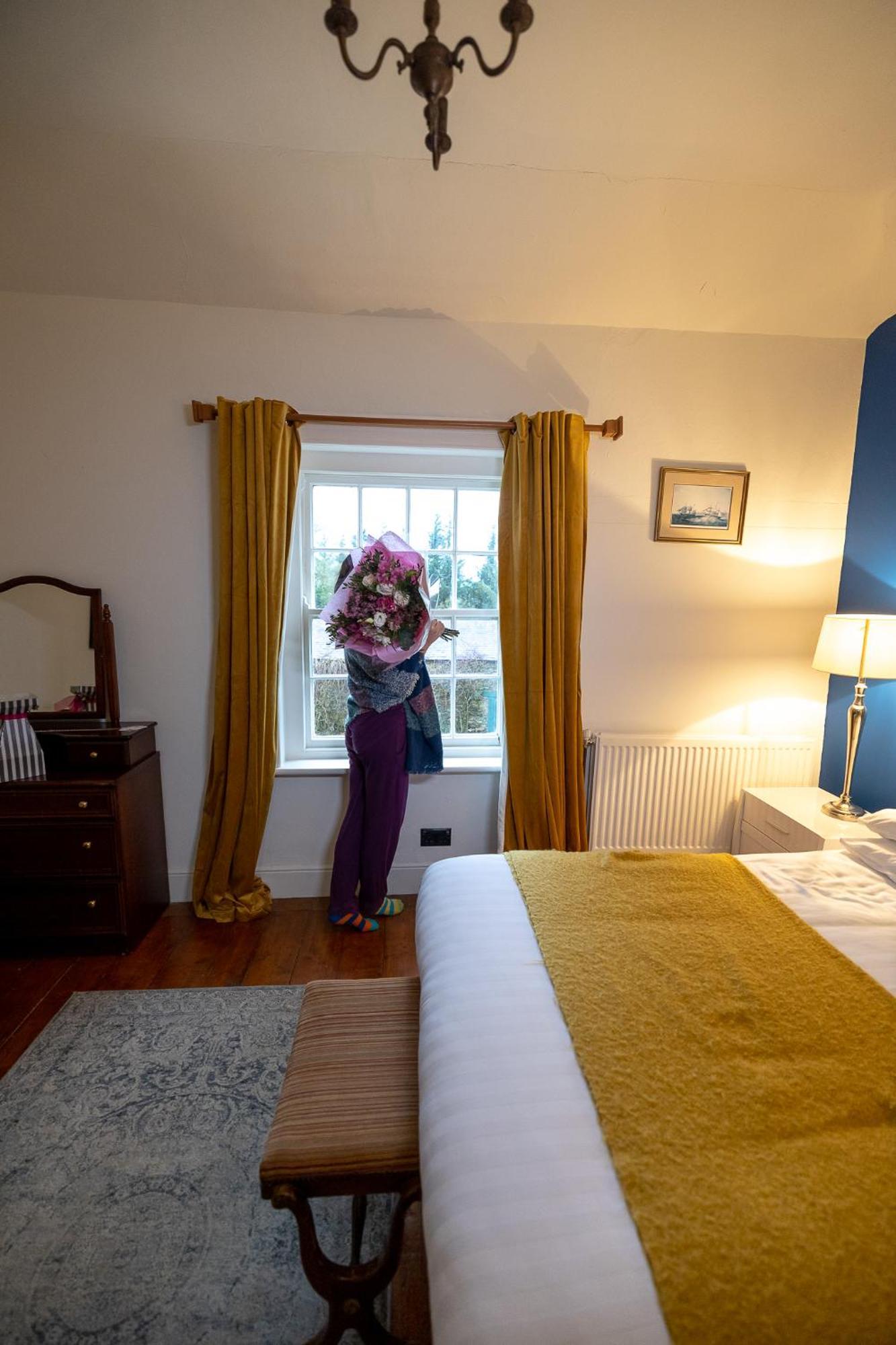 Clone Country House Aughrim Esterno foto A woman with a bouquet of flowers