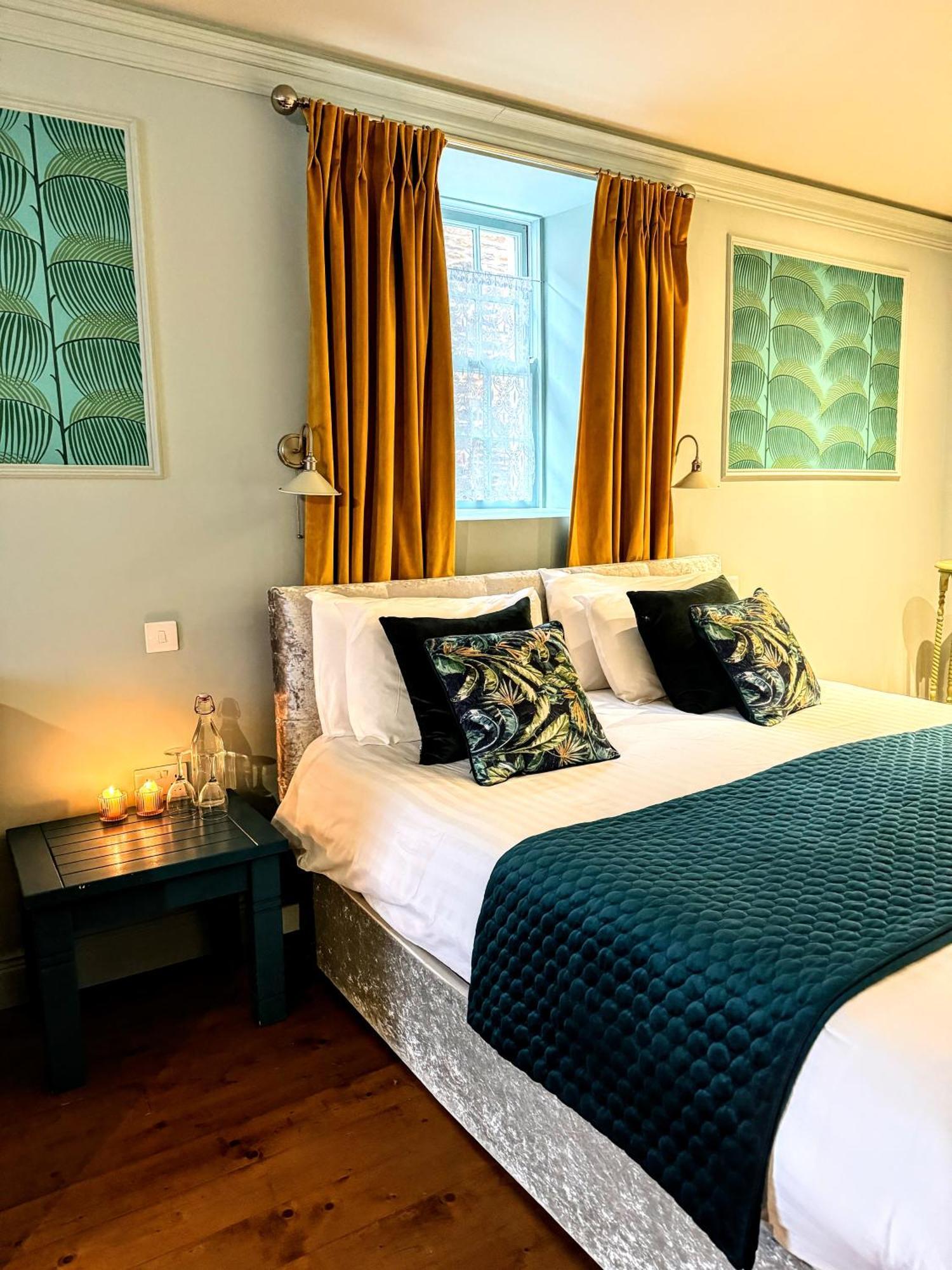 Clone Country House Aughrim Esterno foto A bedroom at The Old Vicarage