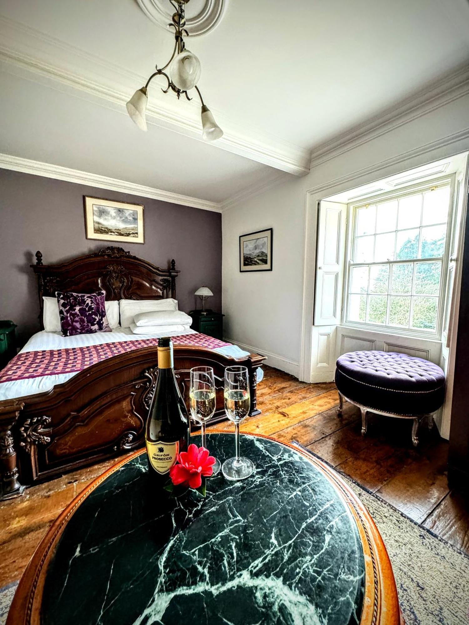 Clone Country House Aughrim Esterno foto The Old Rectory, bedroom