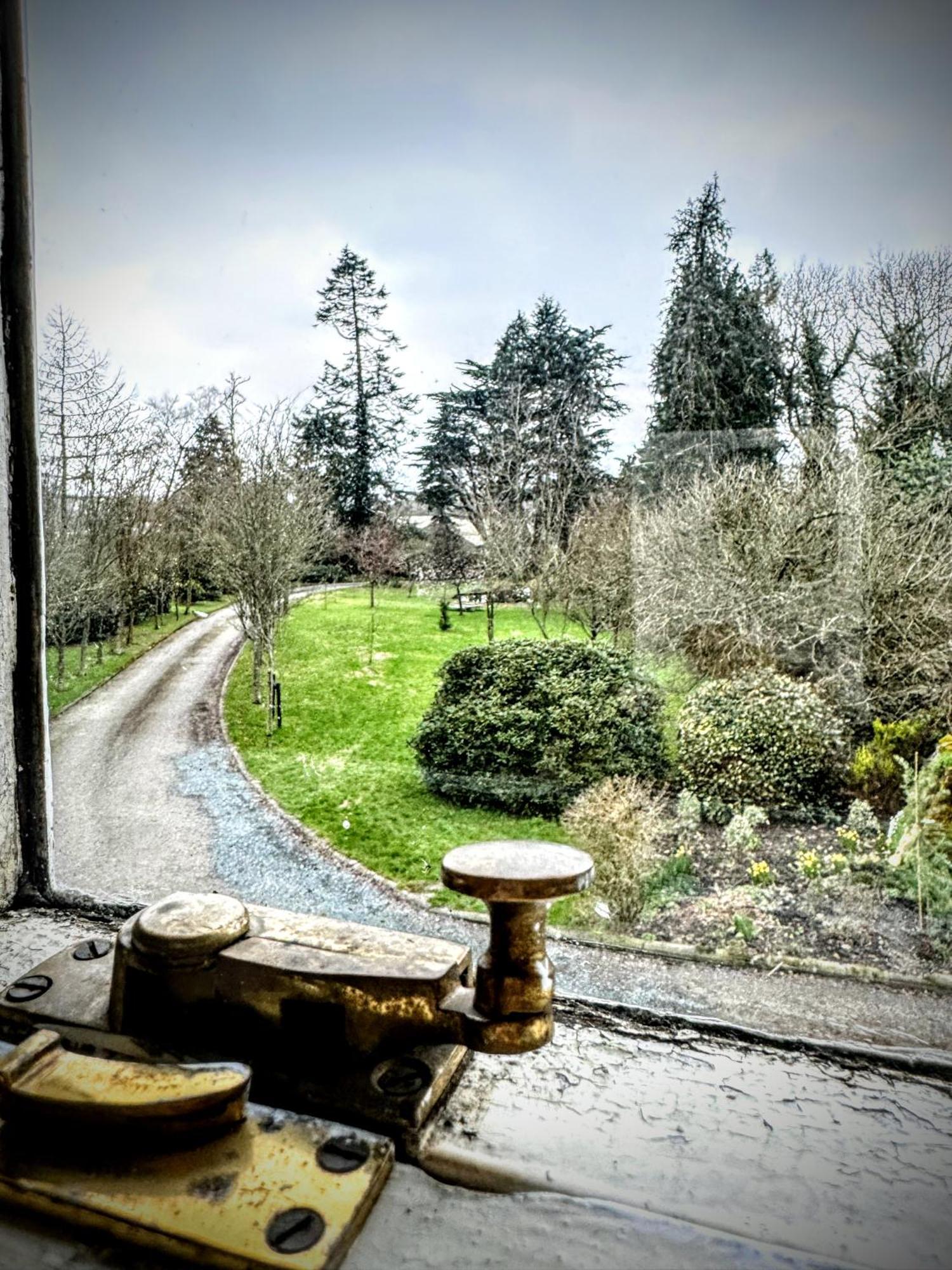 Clone Country House Aughrim Esterno foto The entrance to the garden