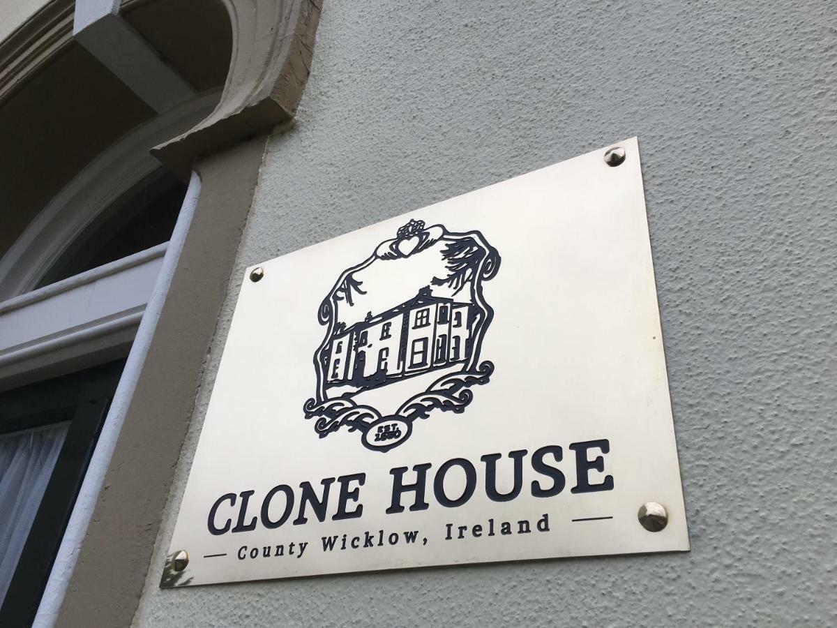Clone Country House Aughrim Esterno foto The plaque on the front of the house